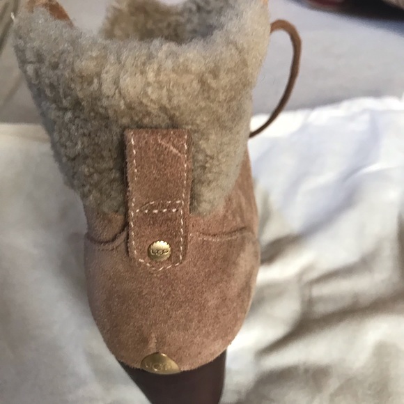 Ugg woman’s fashion boot shoe - Picture 5 of 7